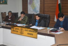 ਡਿਪਟੀ ਕਮਿਸ਼ਨਰ ਕੋਮਲ ਮਿੱਤਲ ਗਣਤੰਤਰਤਾ ਦਿਵਸ ਦੀਆਂ ਤਿਆਰੀਆਂ ਅਤੇ ਪ੍ਰਬੰਧਾਂ ਬਾਰੇ ਅਧਿਕਾਰੀਆਂ ਨਾਲ ਮੀਟਿੰਗ ਕਰਦੇ ਹੋਏ।