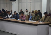 ਡਿਪਟੀ ਕਮਿਸ਼ਨਰ ਕੋਮਲ ਮਿੱਤਲ ਗਣਤੰਤਰਤਾ ਦਿਵਸ ਦੀਆਂ ਤਿਆਰੀਆਂ ਅਤੇ ਪ੍ਰਬੰਧਾਂ ਬਾਰੇ ਅਧਿਕਾਰੀਆਂ ਨਾਲ ਮੀਟਿੰਗ ਕਰਦੇ ਹੋਏ।