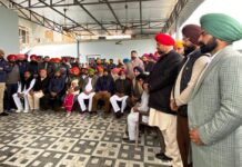 ਚੇਅਰਮੈਨ ਬਲਬੀਰ ਸਿੰਘ ਪਨੂੰ ਨੇ ਫਤਿਹਗੜ੍ਹ ਚੂੜੀਆਂ ਦੇ ਬਲਾਕ ਦੇ ਸਰਪੰਚਾਂ ਨਾਲ ਪਿੰਡਾਂ ਦੇ ਵਿਕਾਸ ਕਾਰਜਾਂ ਨੂੰ ਲੈ ਕੇ ਕੀਤੀ ਅਹਿਮ ਮੀਟਿੰਗ