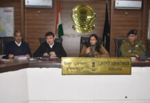 ਡਿਪਟੀ ਕਮਿਸ਼ਨਰ ਕੋਮਲ ਮਿੱਤਲ ਗਣਤੰਤਰਤਾ ਦਿਵਸ ਦੀਆਂ ਤਿਆਰੀਆਂ ਅਤੇ ਪ੍ਰਬੰਧਾਂ ਬਾਰੇ ਅਧਿਕਾਰੀਆਂ ਨਾਲ ਮੀਟਿੰਗ ਕਰਦੇ ਹੋਏ।