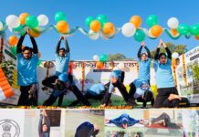 ਲੋਕਾਂ ਨੂੰ ਯੋਗ ਅਪਣਾ ਕੇ ਤੰਦਰੁਸਤ ਜੀਵਨ ਜਿਉਣ ਦਾ ਸੁਨੇਹਾ ਦਿੱਤਾ