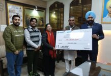 ਡਿਪਟੀ ਕਮਿਸ਼ਨਰ ਨੇ ਖਿਡਾਰਣ ਮੰਜੂ ਰਾਣੀ ਦੇ ਪਿਤਾ ਨੂੰ ਸੌਂਪਿਆ 1 ਲੱਖ ਰੁਪਏ ਦਾ ਚੈਕ