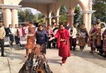 ਡਿਪਟੀ ਕਮਿਸ਼ਨਰ ਨੇ ਵਿਭਾਗੀ ਅਧਿਕਾਰੀਆਂ ਤੇ ਕਰਮਚਾਰੀਆਂ ਸਮੇਤ ਮਨਾਈ ਲੋਹੜੀ