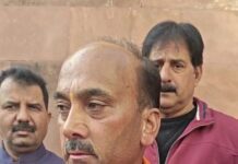 हमीरपुर। जिला भाजपा के नवनियुक्त अध्यक्ष राकेश ठाकुर पत्रकारों से बातचीत करते हुए