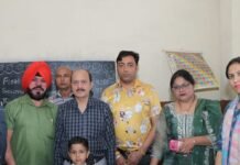 ਉਹ ਵਿਦਿਆਰਥੀ ਜਿਨ੍ਹਾਂ ਨੇ ਪ੍ਰੀਖਿਆ ਵਾਲੀਆਂ sh ਾਲਾਂ ਵਿੱਚ ਚੰਗੀ ਤਰ੍ਹਾਂ ਪ੍ਰਦਰਸ਼ਨ ਕੀਤਾ | ਬੱਚੇ ਜੋ ਸ਼ੀਲਡ ਦੇ ਕੇ ਸਨਮਾਨਿਤ ਪ੍ਰੀਖਿਆ ਵਿਚ ਚੰਗੀ ਤਰ੍ਹਾਂ ਪੇਸ਼ ਕੀਤੇ