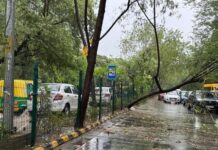 ਗੁਰੁਗ੍ਰਾਮ ਵਿੱਚ ਮੀਂਹ ਅਤੇ ਧਮਾਕੇਦਾਰ ਗਰਜਾਂ ਨਾਲ ਆਏ ਤੂਫਾਨ ਕਾਰਨ ਜਲ ਭਰਾਵ, ਬਿਜਲੀ ਵਿਘਟਨ ਅਤੇ ਟ੍ਰੈਫਿਕ ਜਾਮ ਦੀ ਸਥਿਤੀ ਪੈਦਾ ਹੋਈ।