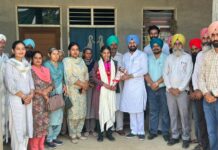 ਵਿਧਾਇਕ ਬਣਾਂਵਾਲੀ ਨੇ ਮੈਟ੍ਰਿਕ ‘ਚ ਜ਼ਿਲ੍ਹਾ ਮਾਨਸਾ ‘ਚੋਂ ਅੱਵਲ ਆਈ ਲਵਪ੍ਰੀਤ ਕੌਰ ਨੂੰ ਕੀਤੇ ਸਨਮਾਨਿਤ