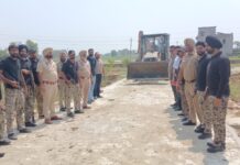 ਬਟਾਲਾ: ਮਠੋਲਾ ਪਿੰਡ ਦੀ ਅਣ-ਅਧਿਕਾਰਤ ਕਲੋਨੀ ‘ਤੇ ਜ਼ਿਲ੍ਹਾ ਪ੍ਰਸ਼ਾਸਨ ਵੱਲੋਂ ਪੀਲਾ ਪੰਜਾ