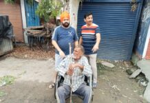 ਵਧੀਕ ਡਿਪਟੀ ਕਮਿਸ਼ਨਰ ਨੇ ਮੌਕੇ `ਤੇ ਹੀ ਦਿਵਿਆਂਗ ਵਿਅਕਤੀ ਨੂੰ ਵੀਲ੍ਹ ਚੇਅਰ ਦਿੱਤੀ