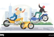 ਦੋ ਮੋਟਰਸਾਈਕਲਾਂ ਦੀ ਭਿਆ*ਨਕ ਟੱਕਰ, ਤਿੰਨ ਜ਼ਖ*ਮੀ – ਸੀਸੀਟੀਵੀ ਵਿੱਚ ਕੈਦ ਹੋਈ ਘਟਨਾ