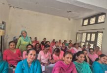 ਡੱਬਵਾਲਾ ਕਲਾਂ ਦੇ ਫ਼ੀਲਡ ਸਟਾਫ਼ ਦੀ ਵੱਖ-ਵੱਖ ਸਿਹਤ ਸੇਵਾਵਾਂ ਸਬੰਧੀ ਕੀਤੀ ਮੀਟਿੰਗ