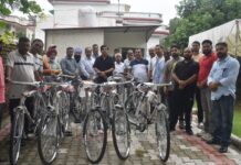 ਵਿਧਾਇਕ ਬ੍ਰਮ ਸ਼ੰਕਰ ਜਿੰਪਾ ਨੇ 10 ਲੋੜਵੰਦਾਂ ਨੂੰ ਸੌਂਪੇ ਸਾਈਕਲ