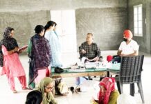 ਸਿਵਲ ਸਰਜਨ ਵੱਲੋਂ ਵੱਖ ਵੱਖ ਟੀਕਾਕਰਨ ਕੈਂਪਾਂ ਦਾ ਅਚਨਚੇਤ ਨਿਰੀਖਣ