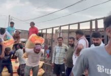 ਫਾਜ਼ਿਲਕਾ ਵਿਧਾਇਕ ਰਾਤ ਦੇਰੇ ਹੜ੍ਹ ਪ੍ਰਭਾਵਿਤ ਪਿੰਡਾਂ ਵਿੱਚ ਪਹੁੰਚੇ, ਰਾਸ਼ਨ ਤੇ ਪਸ਼ੂ ਚਾਰੇ ਦੀ ਵੰਡ