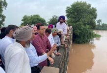 ਕੈਬਨਿਟ ਮੰਤਰੀ ਅਮਨ ਅਰੋੜਾ ਅਤੇ ਬਰਿੰਦਰ ਗੋਇਲ ਵੱਲੋਂ ਘੱਗਰ ਨਾਲ ਲੱਗਦੇ ਇਲਾਕਿਆਂ ਦਾ ਦੌਰਾ