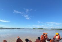 ਰਾਵੀ ਦਰਿਆ ਤੋਂ ਪਾਰ ਦੇ ਪਿੰਡਾਂ ਵਿੱਚ ਜ਼ਿਲ੍ਹਾ ਪ੍ਰਸ਼ਾਸਨ ਦੀਆਂ ਟੀਮਾਂ ਨੇ ਰਾਹਤ ਸਮਗਰੀ ਵੰਡੀ