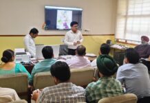 ਜਮੀਨ ਦੀ ਗਿਰਦਾਵਰੀ ਕਰਨ ਸਮੇਂ ਮਾਲ ਅਧਿਕਾਰੀ ਜਿੰਮੇਵਾਰੀ ਨਾਲ ਕੰਮ ਕਰਨ