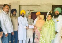 ਕਰੰਟ ਮਾਮਲਾ: ਵਿਧਾਇਕ ਉੱਗੋਕੇ ਨੇ ਪਰਿਵਾਰ ਨੂੰ 4 ਲੱਖ ਦੀ ਮੁਆਵਜ਼ਾ ਰਾਸ਼ੀ ਦਿੱਤੀ