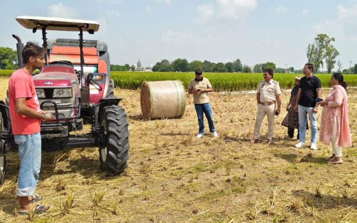 · SDM Amargarh reached the field of village Mohali and praised the farmer for properly managing the stubble of the farmers.