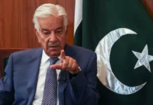 ਭਾਰਤ ਤੇ ਅਫਗਾਨਿਸਤਾਨ ਦੀ ਵਧਦੀ ਦੋਸਤੀ ਪਾਕਿਸਤਾਨ ਨੂੰ ਰਾਸ਼ ਨਹੀਂ ਆ ਰਹੀ। ਪਾਕਿਸਤਾਨ ਦੇ ਰੱਖਿਆ ਮੰਤਰੀ ਖਵਾਜਾ ਆਸਿਫ ਨੇ ਦੋਸ਼ ਲਗਾਇਆ ਹੈ ਕਿ ਕਾਬੁਲ ਦੀ ਡੋਰ ਹੁਣ ਦਿੱਲੀ ਦੇ ਹੱਥ ਵਿੱਚ ਹੈ।