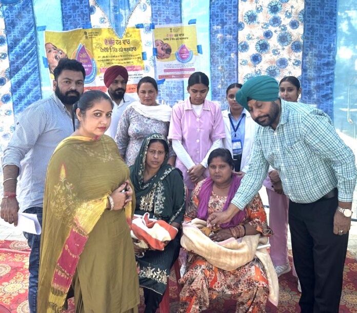  ਸਿਹਤ ਮੰਤਰੀ ਪੰਜਾਬ ਡਾ. ਬਲਬੀਰ ਸਿੰਘ ਅਤੇ ਡਿਪਟੀ ਕਮਿਸ਼ਨਰ ਬਰਨਾਲਾ ਸ੍ਰੀ ਟੀ ਬੈਨਿਥ ਆਈ ਏ ਐਸ ਅਤੇ ਡਾਇਰੈਕਟਰ ਸਿਹਤ ਵਿਭਾਗ ਪੰਜਾਬ ਦੇ ਦਿਸ਼ਾ ਨਿਰਦੇਸ਼ਾਂ ਹੇਠ ਬੂਥਾਂ ‘ਤੇ