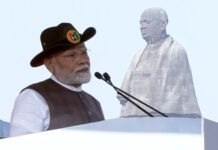 ਪ੍ਰਧਾਨ ਮੰਤਰੀ ਮੋਦੀ ਨੇ ਇਕਤਾ ਦਿਵਸ ਮੌਕੇ ਪਰੇਡ ਦੀ ਸਲਾਮੀ ਲਈ ਤੇ ਦੇਸ਼ਵਾਸੀਆਂ ਨੂੰ ਏਕਤਾ ਦੀ ਸ਼ਪਥ ਦਿਵਾਈ। ਪ੍ਰਧਾਨ ਮੰਤਰੀ ਮੋਦੀ ਨੇ ਇਕਤਾ ਦਿਵਸ ਮੌਕੇ ਪਰੇਡ ਦੀ ਸਲਾਮੀ ਲਈ ਤੇ ਦੇਸ਼ਵਾਸੀਆਂ ਨੂੰ ਏਕਤਾ ਦੀ ਸ਼ਪਥ ਦਿਵਾਈ।