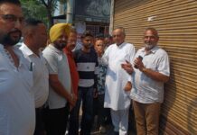 ਗੁਰਦਾਸਪੁਰ ਦੇ ਪੁਰਾਣੇ ਬੱਸ ਅੱਡੇ ਵਿੱਚ ਬੰਦ ਪਈਆਂ 8 ਦੁਕਾਨਾਂ ਨੂੰ ਖੁਲ੍ਹਵਾ ਕੇ ਚਾਬੀਆਂ ਦੁਕਾਨਦਾਰਾਂ ਨੂੰ ਸੌਂਪੀਆਂ