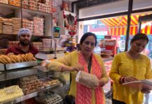 ਦੇਸੀ ਘਿਓ ਨਾਲ ਬਣੀਆਂ ਮਿਠਾਈਆਂ ਦੇ ਭਰੇ ਸੈਂਪਲ