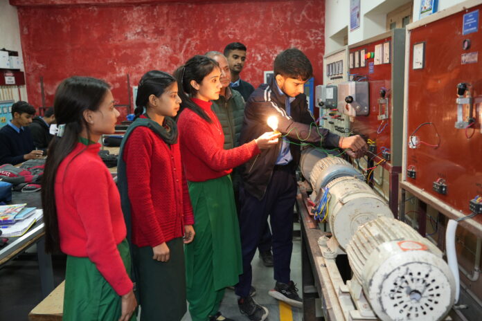iti mandi (32) With the efforts of the government,