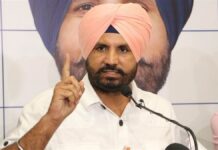 “ਅੱਗ ਨਾਲ ਨਾ ਖੇਡੋ, ਨਹੀਂ ਤਾਂ ਨਤੀਜੇ ਭੁਗਤਣੇ ਪੈਣਗੇ…” — ਪੰਜਾਬ ਕਾਂਗਰਸ ਪ੍ਰਧਾਨ ਅਮਰਿੰਦਰ ਸਿੰਘ ਰਾਜਾ ਵੜਿੰਗ ਨੇ ਕੇਂਦਰ ਸਰਕਾਰ ਨੂੰ ਚਿਤਾਵਨੀ ਦਿੰਦਿਆਂ ਕਿਹਾ ਕਿ ਜੇ ਪੰਜਾਬ ਯੂਨੀਵਰਸਿਟੀ ਦੀ ਸੈਨੇਟ ਅਤੇ ਸਿੰਡੀਕੇਟ ਨੂੰ ਖਤਮ ਕਰਨ ਦੀ ਕੋਸ਼ਿਸ਼ ਕੀਤੀ ਗਈ, ਤਾਂ ਇਸਦਾ ਡਟ ਕੇ ਵਿਰੋਧ ਕੀਤਾ ਜਾਵੇਗਾ।