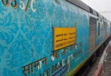 ਚੱਲਦੀ ਰੇਲਗੱਡੀ ਵਿੱਚ ਫੌਜ ਦੇ ਜਵਾਨ ਦੀ ਮੌ/ਤ ਹੋ ਗਈ। ਬਹਿਸ ਦੌਰਾਨ ਕੋਚ ਅਟੈਂਡੈਂਟ ਨੇ ਉਸਨੂੰ ਚਾ/ਕੂ ਮਾਰ ਦਿੱਤਾ।