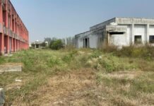 ਸੱਤ ਸਾਲ ਬੀਤ ਜਾਣ ਦੇ ਬਾਵਜੂਦ ਵੀ ਸ਼ਹੀਦ ਲੱਛਮਣ ਸਿੰਘ ਧਾਰੋਵਾਲੀ ਯੂਨੀਵਰਸਿਟੀ ਕਾਲਜ ਦਾ ਨਿਰਮਾਣ ਅਜੇ ਤੱਕ ਅਧੂਰਾ ਹੈ।