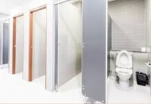 ਜ਼ਮੀਨ ਨੂੰ ਕਿਉਂ ਨਹੀਂ ਛੂੰਹਦੇ ਜਨਤਕ ਟਾਇਲਟਾਂ ਦੇ ਦਰਵਾਜ਼ੇ? ਸਿਰਫ਼ ਸਫ਼ਾਈ ਨਹੀਂ, ਇਹ ਤਿੰਨ ਕਾਰਕ ਵੀ ਹਨ ਜ਼ਿੰਮੇਵਾਰ