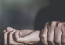 ਅੰਮ੍ਰਿਤਸਰ ਵਿੱਚ ਇੱਕ ਨੇਤਰਹੀਣ ਲੜਕੀ ਨਾਲ ਜਬਰ-ਜਨਾਹ ਦੀ ਘਿਨੌਣੀ ਘਟਨਾ ਸਾਹਮਣੇ ਆਈ ਹੈ। ਪੰਚਾਇਤ ਮੈਂਬਰ ਵਿਰੁੱਧ ਕੇਸ ਦਰਜ ਕਰ ਲਿਆ ਗਿਆ ਹੈ। ਉਸਨੇ ਲੜਕੀ ਨੂੰ ਘਰ ਵਿੱਚ ਇਕੱਲੀ ਦੇਖ ਕੇ ਆਪਣੀ ਹਵਸ ਦਾ ਸ਼ਿਕਾਰ ਬਣਾਇਆ।