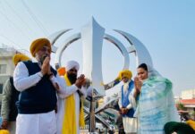 ਨਾਨਕਿਆਣਾ ਚੌਕ ਵਿਖੇ ਖੰਡਾ ਸਾਹਿਬ ਸੁਸ਼ੋਭਿਤ