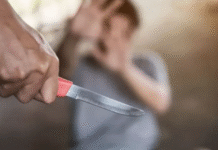 ‘ਚਟਣੀ ਸੁੱਟਣ ਦੀ ਹਿੰਮਤ ਕਿਵੇਂ ਕੀਤੀ?’ ਮਾਮੂਲੀ ਝਗੜੇ ਦੌਰਾਨ ਦੋਸਤਾਂ ਨੇ ਨੌਜਵਾਨ ਦੀ ਕਰ ਦਿੱਤੀ ਹੱਤਿਆ।