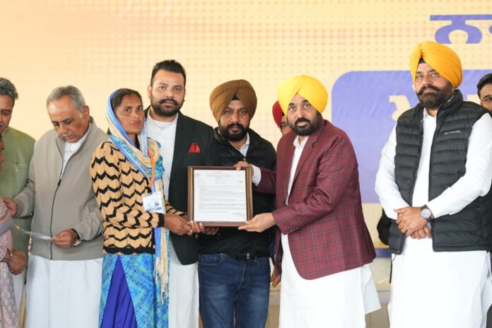 ਮੁੱਖ ਮੰਤਰੀ ਵੱਲੋਂ 30,000 ਤੋਂ ਵੱਧ ਪਰਿਵਾਰਾਂ ਨੂੰ 377 ਕਰੋੜ ਰੁਪਏ ਦੀ ਮੁਆਵਜ਼ਾ ਰਾਸ਼ੀ ਵੰਡਣ ਦੀ ਪ੍ਰਕਿਰਿਆ ਸ਼ੁਰੂ