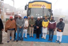 ਗੁਰਦਿੱਤ ਸਿੰਘ ਸੇਖੋਂ ਨੇ ਤੀਰਥ ਯਾਤਰਾ ਬੱਸ ਨੂੰ ਦਿਖਾਈ ਹਰੀ ਝੰਡੀ