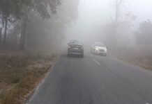 ਸੰਘਣੇ ਕੋਹਰੇ ਨਾਲ ਵਧੀ ਠੰਡ, ਧੁੰਦ ਕਾਰਨ ਜਨਜੀਵਨ ਬੁਰੀ ਤਰ੍ਹਾਂ ਪ੍ਰਭਾਵਿਤ ਸੰਘਣੇ ਕੋਹਰੇ ਨਾਲ ਵਧੀ ਠੰਡ, ਧੁੰਦ ਕਾਰਨ ਜਨਜੀਵਨ ਬੁਰੀ ਤਰ੍ਹਾਂ ਪ੍ਰਭਾਵਿਤ