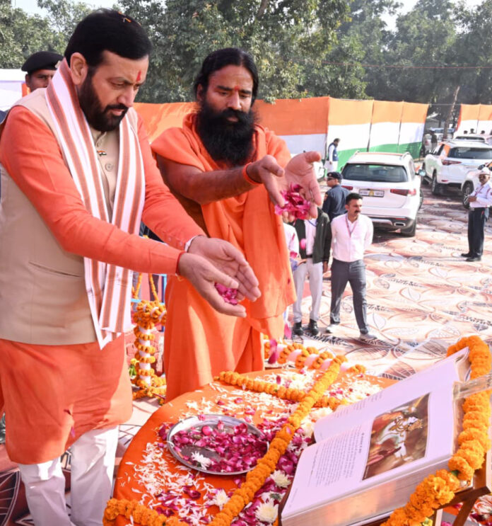 Aj Di Awaaj ਅੰਤਰਰਾਸ਼ਟਰੀ ਗੀਤਾ ਮਹੋਤਸਵ ਦੇ ਤਹਿਤ ਸੋਮਵਾਰ ਨੂੰ ਧਰਮਖੇਤਰ–ਕੁਰੂਖੇਤਰ ਦੇ ਕੇਸ਼ਵ ਪਾਰਕ ਵਿੱਚ ਭਵਿਆ ਅਤੇ ਇਤਿਹਾਸਕ ਵਿਸ਼ਵ ਗੀਤਾ ਪਾਠ ਦਾ ਆਯੋਜਨ ਕੀਤਾ