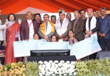 ਮੁੱਖ ਮੰਤਰੀ ਵੱਲੋਂ ਕਲਿਆਣਕਾਰੀ ਯੋਜਨਾਵਾਂ ਦੇ ਲਾਭਪਾਤਰੀਆਂ ਨੂੰ ਸਹਾਇਤਾ ਰਾਸ਼ੀ ਜਾਰੀ ਮੰਡੀ ਵਿੱਚ ਜਨ ਸੰਕਲਪ ਸੰਮੇਲਨ ਦੌਰਾਨ ਕਰੋੜਾਂ ਦੇ ਫਾਇਦੇ ਵੰਡੇ ਮੁੱਖ ਮੰਤਰੀ ਵੱਲੋਂ ਕਲਿਆਣਕਾਰੀ ਯੋਜਨਾਵਾਂ ਦੇ ਲਾਭਪਾਤਰੀਆਂ ਨੂੰ ਸਹਾਇਤਾ ਰਾਸ਼ੀ ਜਾਰੀ ਮੰਡੀ ਵਿੱਚ ਜਨ ਸੰਕਲਪ ਸੰਮੇਲਨ ਦੌਰਾਨ ਕਰੋੜਾਂ ਦੇ ਫਾਇਦੇ ਵੰਡੇ