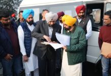 ਮੁੱਖ ਮੰਤਰੀ ਵੱਲੋਂ ਨਿਰਮਾਣ ਅਧੀਨ ਸੜਕਾਂ ਦੀ ਅਚਨਚੇਤ ਜਾਂਚ, ਸੜਕ ਵਿੱਚ ਖਾਮੀਆਂ ਦਾ ਪਤਾ ਲੱਗਣ ਤੋਂ ਬਾਅਦ ਠੇਕੇਦਾਰ ਵਿਰੁੱਧ ਕਾਰਨ ਦੱਸੋ ਨੋਟਿਸ ਜਾਰੀ ਅਤੇ ਅਦਾਇਗੀ ਰੋਕਣ ਦੇ ਹੁਕਮ ਮੁੱਖ ਮੰਤਰੀ ਵੱਲੋਂ ਨਿਰਮਾਣ ਅਧੀਨ ਸੜਕਾਂ ਦੀ ਅਚਨਚੇਤ ਜਾਂਚ, ਸੜਕ ਵਿੱਚ ਖਾਮੀਆਂ ਦਾ ਪਤਾ ਲੱਗਣ ਤੋਂ ਬਾਅਦ ਠੇਕੇਦਾਰ ਵਿਰੁੱਧ ਕਾਰਨ ਦੱਸੋ ਨੋਟਿਸ ਜਾਰੀ ਅਤੇ ਅਦਾਇਗੀ ਰੋਕਣ ਦੇ ਹੁਕਮ