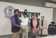 ਹੜਾਂ ਦੌਰਾਨ ਮਾਪਿਆਂ ਨੂੰ ਗਵਾਉਣ ਵਾਲੇ 3 ਬਚਿਆਂ ਨੂੰ ਸਨੇਹ ਪੱਤਰ