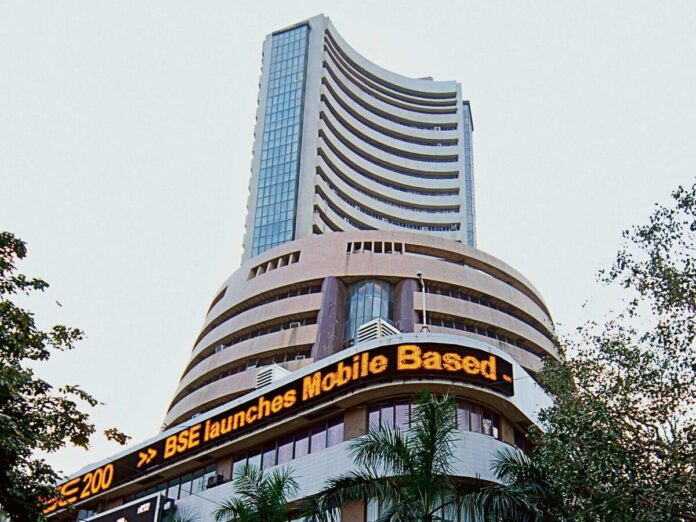 ਸ਼ੇਅਰ ਮਾਰਕੀਟ ਅੱਜ: ਹਰੇ ਨਿਸ਼ਾਨ ਨਾਲ ਸ਼ੁਰੂਆਤ, ਪਰ ਸ਼ੁਰੂਆਤੀ ਕਾਰੋਬਾਰ ਵਿੱਚ ਸੈਂਸੈਕਸ–ਨਿਫ਼ਟੀ ਫਿਸਲੇ; ਡਾਲਰ ਮੁਕਾਬਲੇ ਰੁਪਇਆ ਮੁੜ ਕਮਜ਼ੋਰ