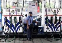 21ਵੀਂ ਸਦੀ ਵਿੱਚ ਕਿੰਨਾ ਮਹਿੰਗਾ ਹੋ ਗਿਆ ਪੈਟਰੋਲ-ਡੀਜ਼ਲ? 25 ਸਾਲ ਪਹਿਲਾਂ ਦੇ ਭਾਅ ’ਚ ਅੱਜ ਸਿਰਫ਼ ਇਕ ਪਾਣੀ ਦੀ ਬੋਤਲ ਮਿਲਦੀ ਹੈ 21ਵੀਂ ਸਦੀ ਵਿੱਚ ਕਿੰਨਾ ਮਹਿੰਗਾ ਹੋ ਗਿਆ ਪੈਟਰੋਲ-ਡੀਜ਼ਲ? 25 ਸਾਲ ਪਹਿਲਾਂ ਦੇ ਭਾਅ ’ਚ ਅੱਜ ਸਿਰਫ਼ ਇਕ ਪਾਣੀ ਦੀ ਬੋਤਲ ਮਿਲਦੀ ਹੈ