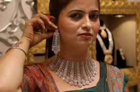 Aj Di Awaaj ਸੋਨੇ-ਚਾਂਦੀ ਦੀਆਂ ਕੀਮਤਾਂ ਆਸਮਾਨ ਛੂਹਣ ਲੱਗੀਆਂ: ਇੱਕ ਕਿੱਲੋ ਚਾਂਦੀ ਦੋ ਲੱਖ ਦੇ ਨੇੜੇ, ਸਰਾਫਾ ਬਾਜ਼ਾਰ ਸੁੰਨ