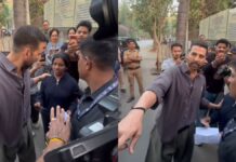 ਪਾਪਾ ਬਹੁਤ ਵੱਡੇ ਕਰਜ਼ੇ ਵਿੱਚ ਹਨ…’ ਵੋਟ ਪਾ ਕੇ ਵਾਪਸ ਆ ਰਹੇ ਅਕਸ਼ੈ ਕੁਮਾਰ ਕੋਲ ਲੜਕੀ ਨੇ ਮਦਦ ਲਈ ਲਗਾਈ ਗੁਹਾਰ, ਫਿਰ ਅਕਸ਼ੈ ਨੇ ਜੋ ਕੀਤਾ—ਵੀਡੀਓ ਵਾਇਰਲ