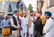 ਦਰਸ਼ਨ ਕਰਕੇ ਪਰਤੇ ਸ਼ਰਧਾਲੂਆਂ ਨੂੰ ਮਿਲੇ ਸੰਸਦ ਮੈਂਬਰ ਮੀਤ ਹੇਅਰ