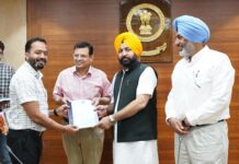 ਅਧਿਕਾਰੀਆਂ ਦੀ ਤੈਨਾਤੀ ਮਨਪਸੰਦ ਸਟੇਸ਼ਨ ਉਪਰ ਉਨ੍ਹਾਂ ਦੇ ਘਰਾਂ ਨੇੜੇ ਕੀਤੀ