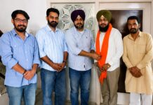 ਚੇਅਰਮੈਨ ਸੁਖਜਿੰਦਰ ਸਿੰਘ ਕਉਣੀ ਨੇ ਨਵ-ਨਿਯੁਕਤ ਚੇਅਰਮੈਨ ਗੁਰਪ੍ਰੀਤ ਸਿੰਘ ਵਿਰਦੀ ਦੇ ਗ੍ਰਹਿ ਵਿਖੇ ਪਹੁੰਚ ਕੇ ਦਿੱਤੀਆਂ ਵਧਾਈਆਂ
